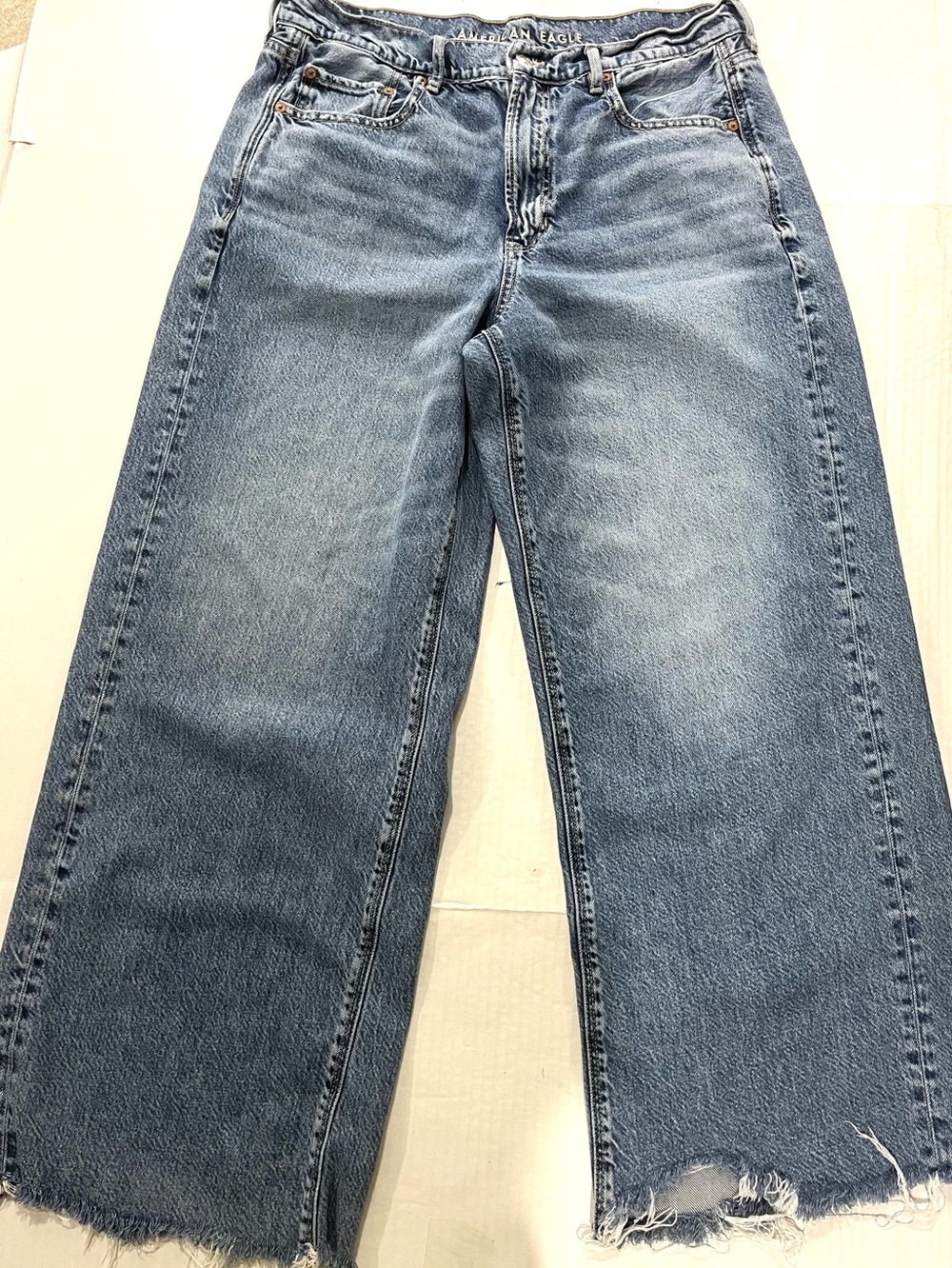 AMERICAN EAGLE SUPER HIGH RISE BAGGY WIDE LEG JEAN